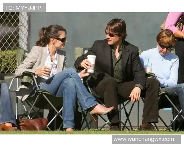 足球明星携爱妻共度浪漫生日庆典温馨时刻尽显甜蜜爱情